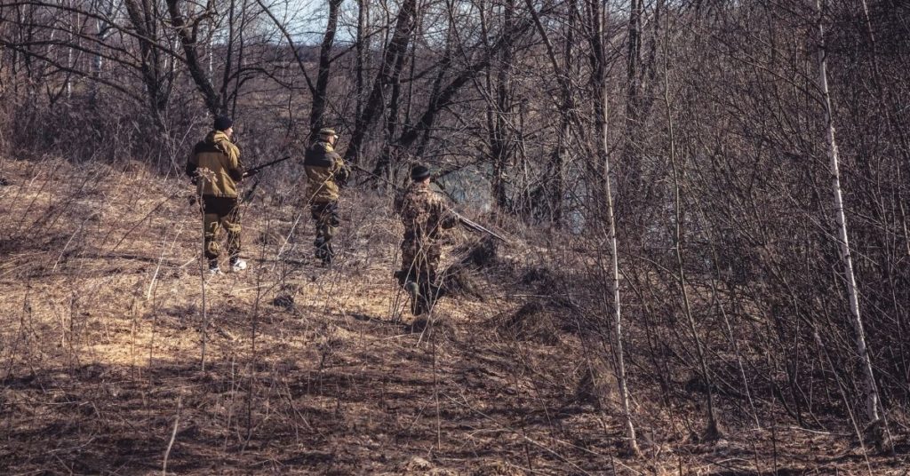 How Much Does a Hunting Guide Make?